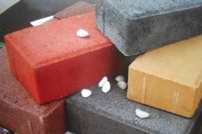 如何澆筑一塊高質(zhì)量的水泥彩磚？